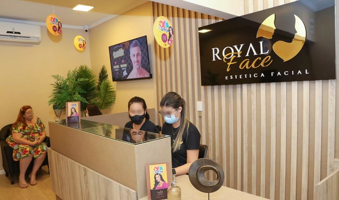Clínica Royal Face seleciona Recepcionista em Salvador
